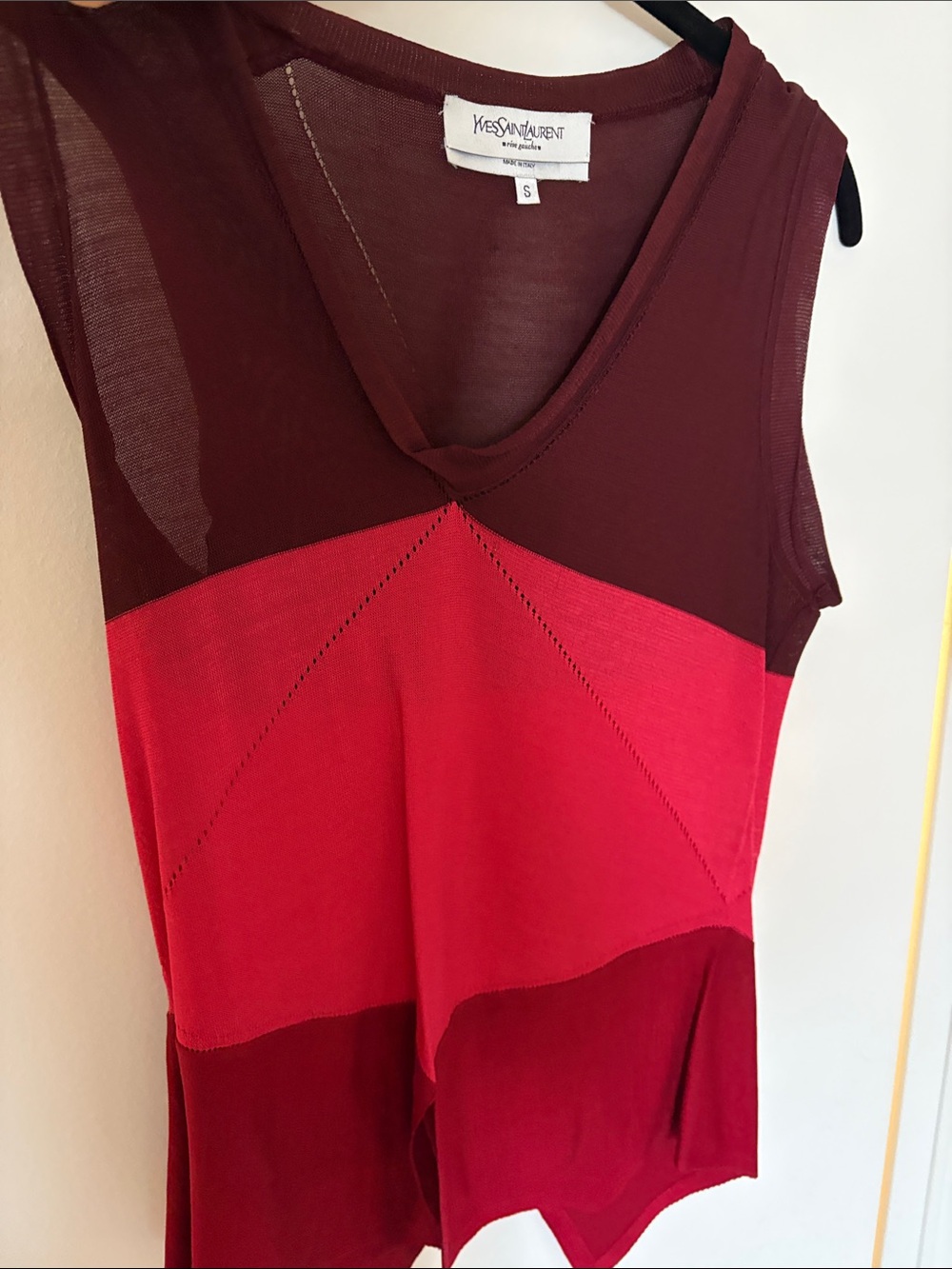 Yves Saint Laurent Sleeveless Colorblock knit silky V-Neck Top. - Picture 4 of 12